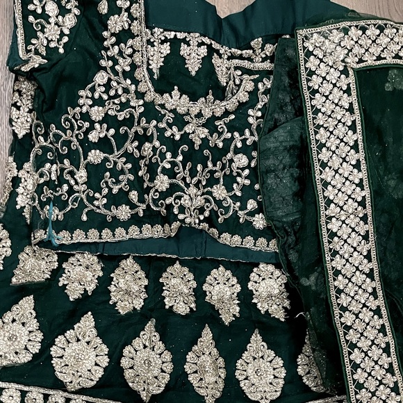 Dark Green & Silver Anita Dongre Inspired Lehenga - Brand New - Picture 3 of 3